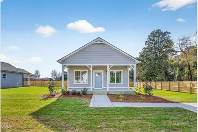 611 W Godwin Street, Dunn, NC 28334 - Photo 1