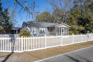 506 W Clinton St, Roseboro, NC 28382 - Photo 1