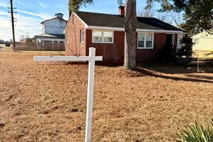 910 E Divine St, Dunn, NC 28334 - Photo 1