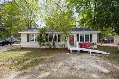 122 E Judd Street, Zebulon, NC 27597 - Photo 1