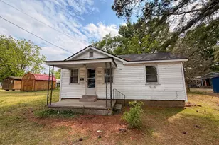 404 E Elizabeth St, Selma, NC 27576 - Photo 1