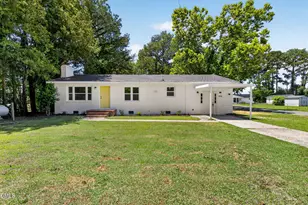 210 E Crestview Dr, Smithfield, NC 27577 - Photo 1