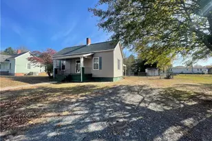 20 3rd St, Laurinburg, NC 28352 - Photo 1