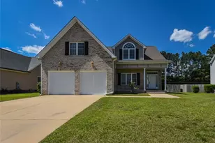 5724 Gentleman Dr, Hope Mills, NC 28348 - Photo 1