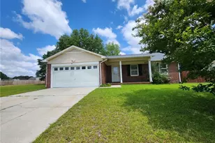 417 Sparrow Dr, Fayetteville, NC 28306 - Photo 1
