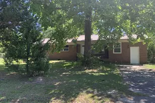 1002 Able St, Elizabethtown, NC 28337 - Photo 1