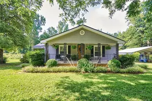 20920 Old Lumberton Rd, Maxton, NC 28364 - Photo 1