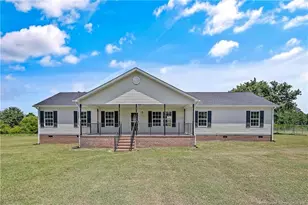 905 Lemont Dr, Raeford, NC 28376 - Photo 1