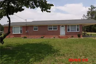 301 W Vinson Ave, Autryville, NC 28318 - Photo 1