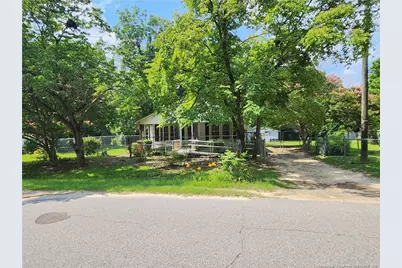 610 Jackson Street, Laurinburg, NC 28352 - Photo 1