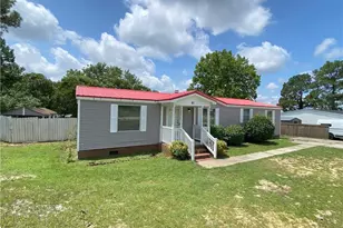 43 Englewood Cir, Sanford, NC 27332 - Photo 1