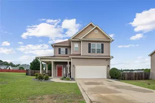 424 Scipio Ct, Hope Mills, NC 28348 - Photo 1