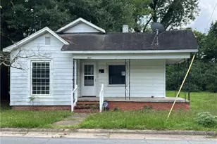 807 McKoy St, Clinton, NC 28328 - Photo 1