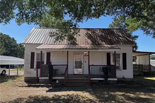 216 E Stack St, Saint Pauls, NC 28384 - Photo 1