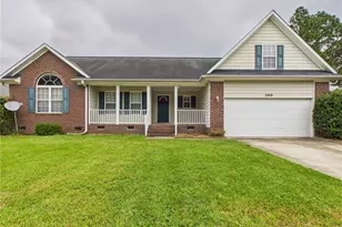 2909 Piney Mountain Dr, Hope Mills, NC 28348 - Photo 1