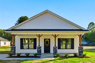 109 W Pine St, Salemburg, NC 28385 - Photo 1