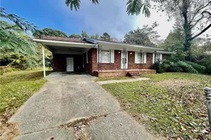 945 Lark Dr, Fayetteville, NC 28314 - Photo 1