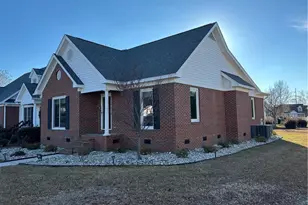 712 Amberleaf Dr, Lumberton, NC 28358 - Photo 1