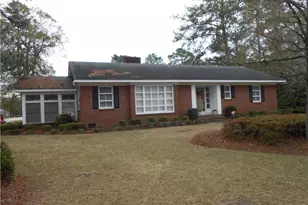 601 W 26th St, Lumberton, NC 28358 - Photo 1