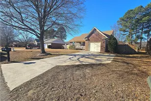 1162 Derbyshire Rd, Fayetteville, NC 28314 - Photo 1