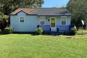 602 Forrest St, Raeford, NC 28376 - Photo 1