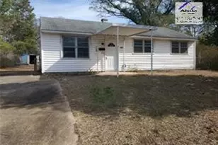 1740 Torrey Dr, Fayetteville, NC 28301 - Photo 1