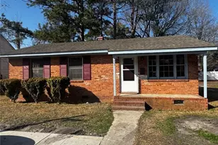 207 E 15th St, Lumberton, NC 28358 - Photo 1