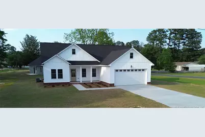 469 E Poplar Street, Bladenboro, NC 28320 - Photo 1