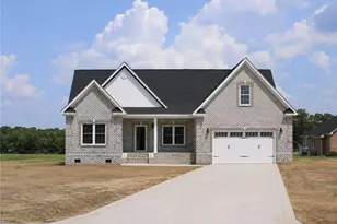 1102 W Carthage Rd, Lumberton, NC 28360 - Photo 1