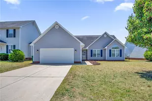 1421 Avoncroft Dr, Fayetteville, NC 28306 - Photo 1