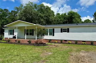 142 Phillips Dr, Lumberton, NC 28358 - Photo 1