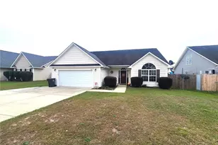 5215 Woodpecker Dr, Hope Mills, NC 28348 - Photo 1