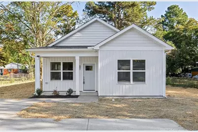 601 E Bay Street, Dunn, NC 28334 - Photo 1