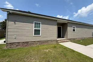 913 Linwood Ave, Lumberton, NC 28358 - Photo 1