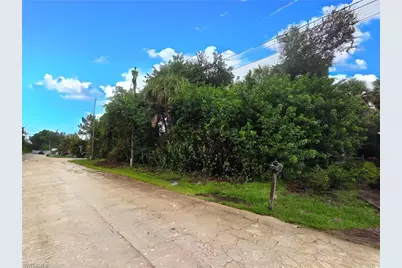 524 Santa Cruz St, North Fort Myers, FL 33903 - Photo 2