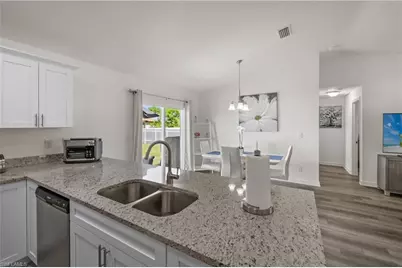 2620 NE 7th Pl, Cape Coral, FL 33909 - Photo 4