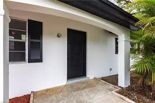 818 Gardenside Ct, Lehigh Acres, FL 33936 - Photo 4