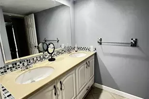 1700 Park Meadows Dr, Fort Myers, FL 33907 - Photo 10