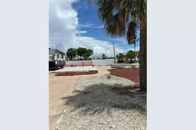 106 Hibiscus Dr, Fort Myers Beach, FL 33931 - Photo 6