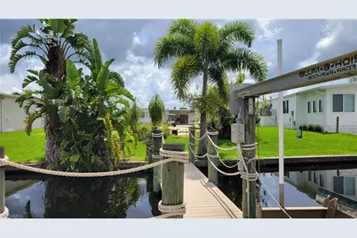306 Shoreland Dr, Fort Myers, FL 33905 - Photo 4