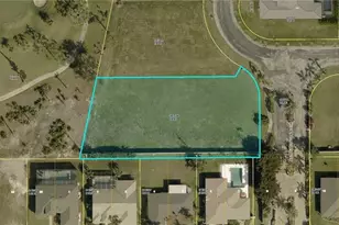 812 Palmetto Pointe Cir, Cape Coral, FL 33991 - Photo 1
