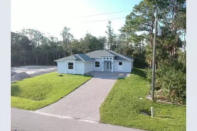 578 Woodview Dr, Lehigh Acres, FL 33972 - Photo 2