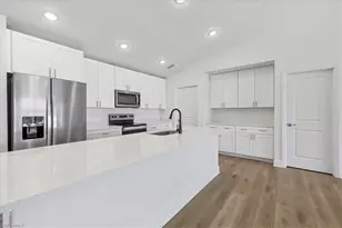 1021 NW 13th Ave, Cape Coral, FL 33993 - Photo 4