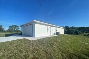 8050 Salem Cir, Labelle, FL 33935 - Photo 6