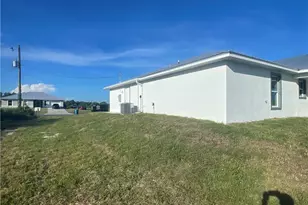 8050 Salem Cir, Labelle, FL 33935 - Photo 4