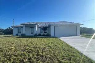 8050 Salem Cir, Labelle, FL 33935 - Photo 2