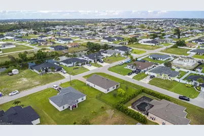 303 NE 6th St, Cape Coral, FL 33909 - Photo 28