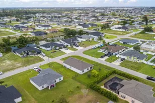 303 NE 6th St, Cape Coral, FL 33909 - Photo 28