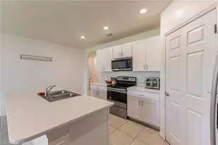 303 NE 6th St, Cape Coral, FL 33909 - Photo 6