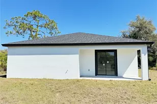 8045 Oakleaf Cir, Labelle, FL 33935 - Photo 2